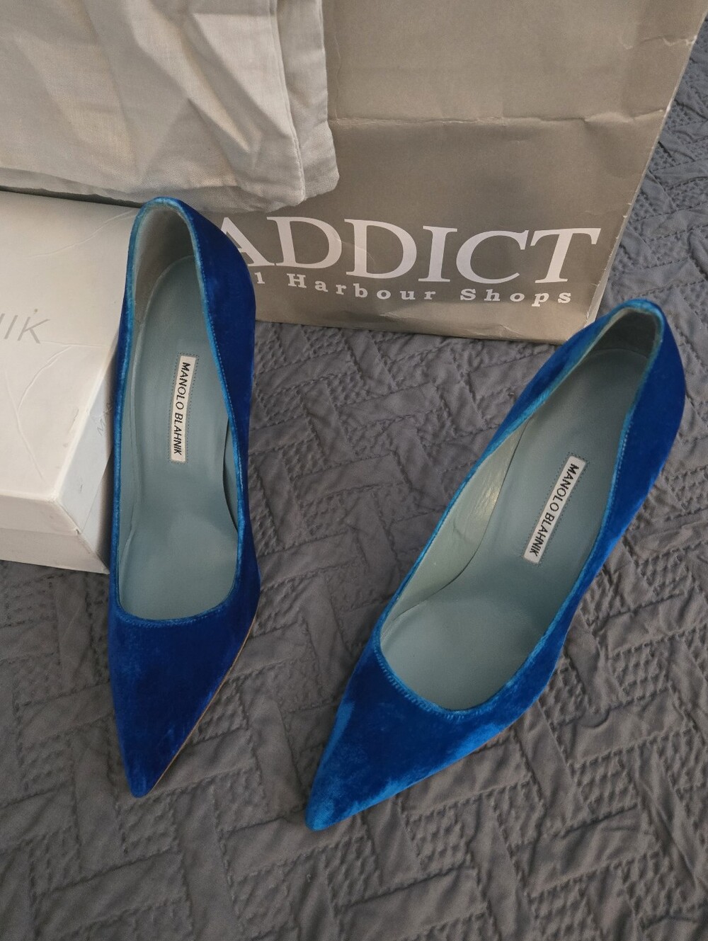 Manolo Blahnik BB 105 Blue velvet pumps Size 42/ US 11.5 Women's Heels Shoes